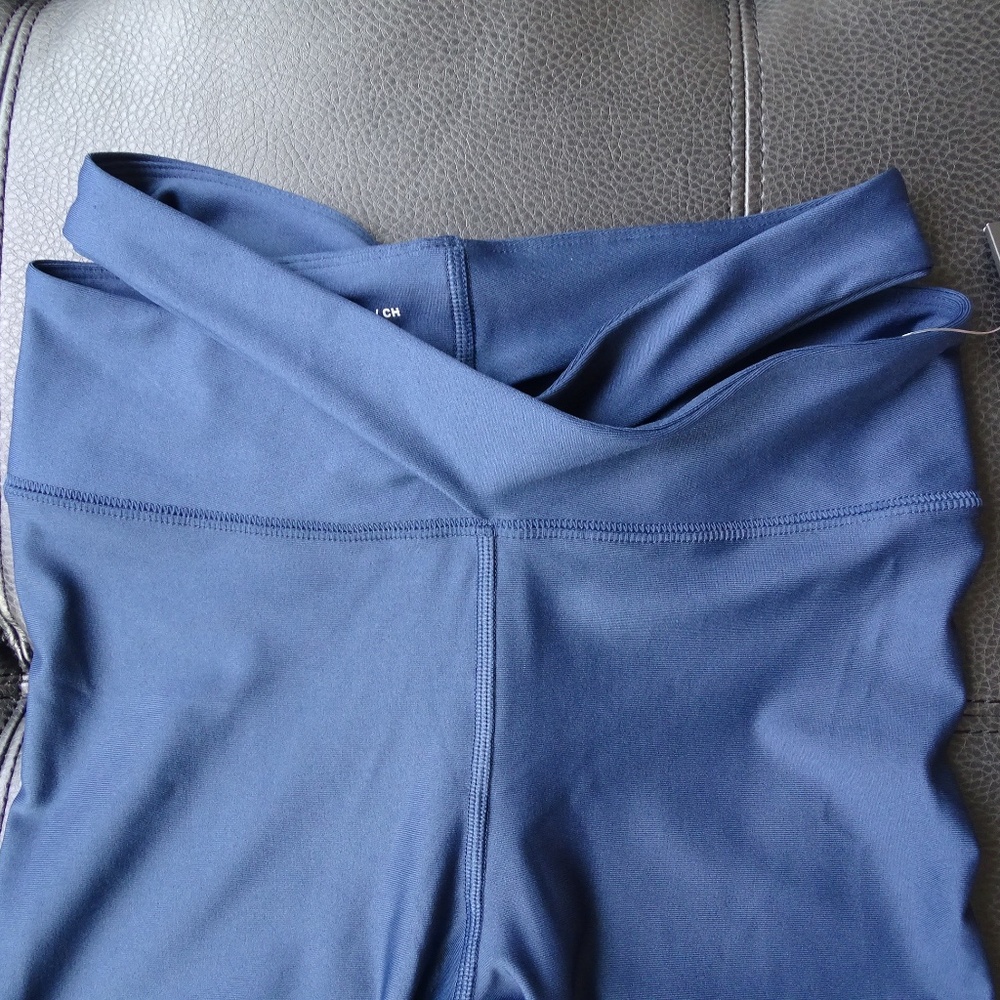 Under Armour Heat Gear Compression Leggings NWT - Picture 3 of 3